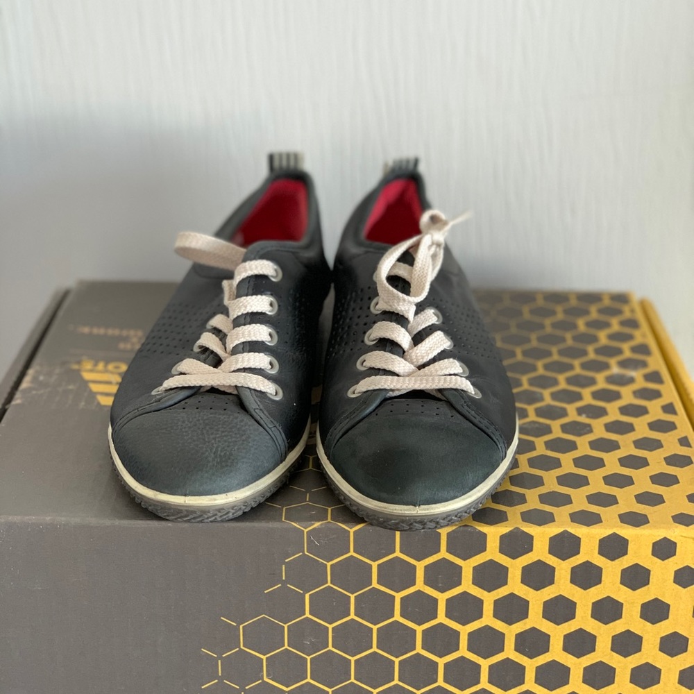 Ecco Sneaker - image 1